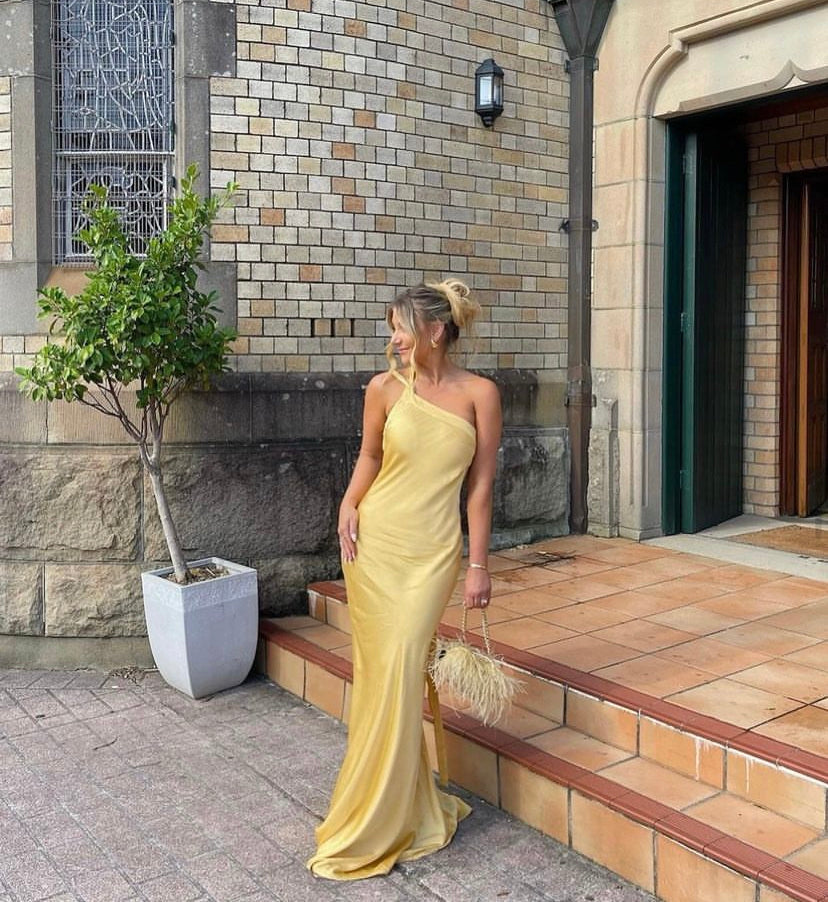 Xynara | Elegant Lace Up Off-Shoulder Dress